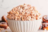 Cinnamon Bun Popcorn Delight