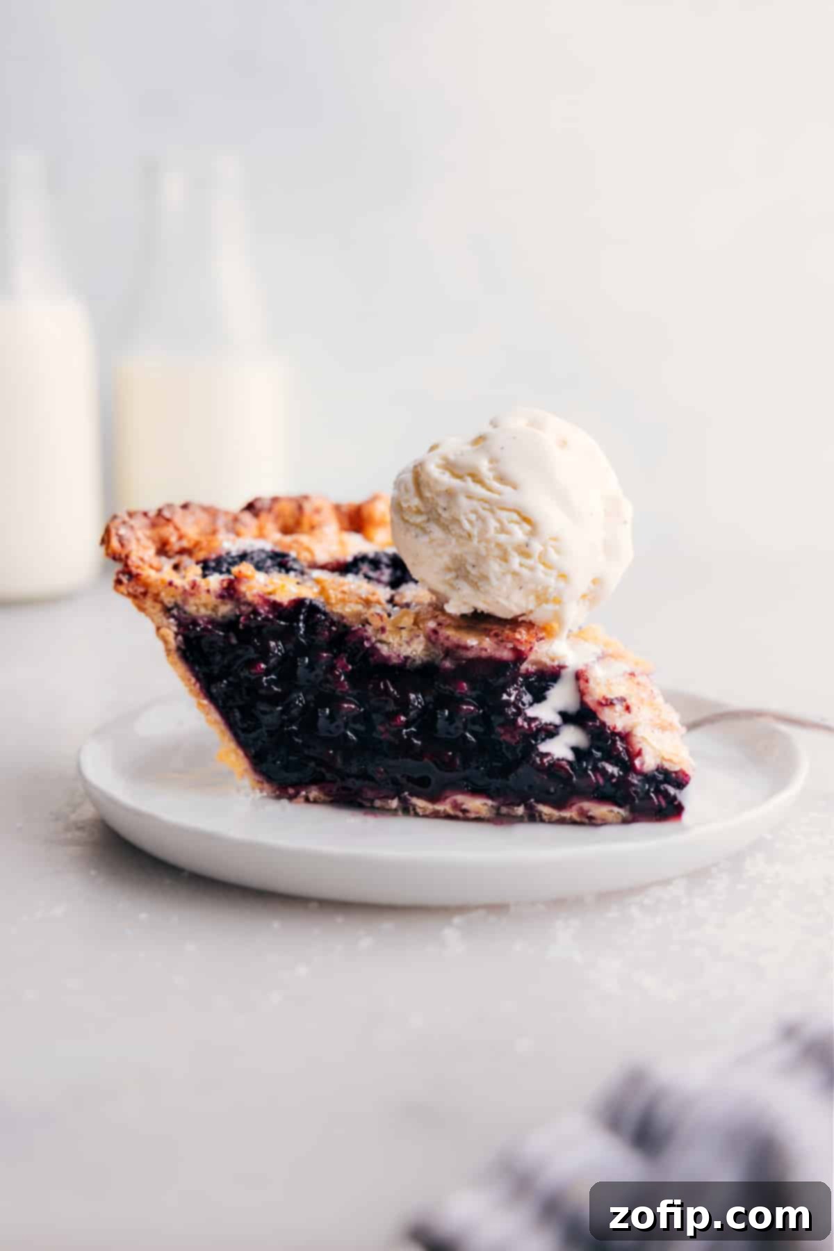 Sweet Mixed Berry Pie 1 featured 148529