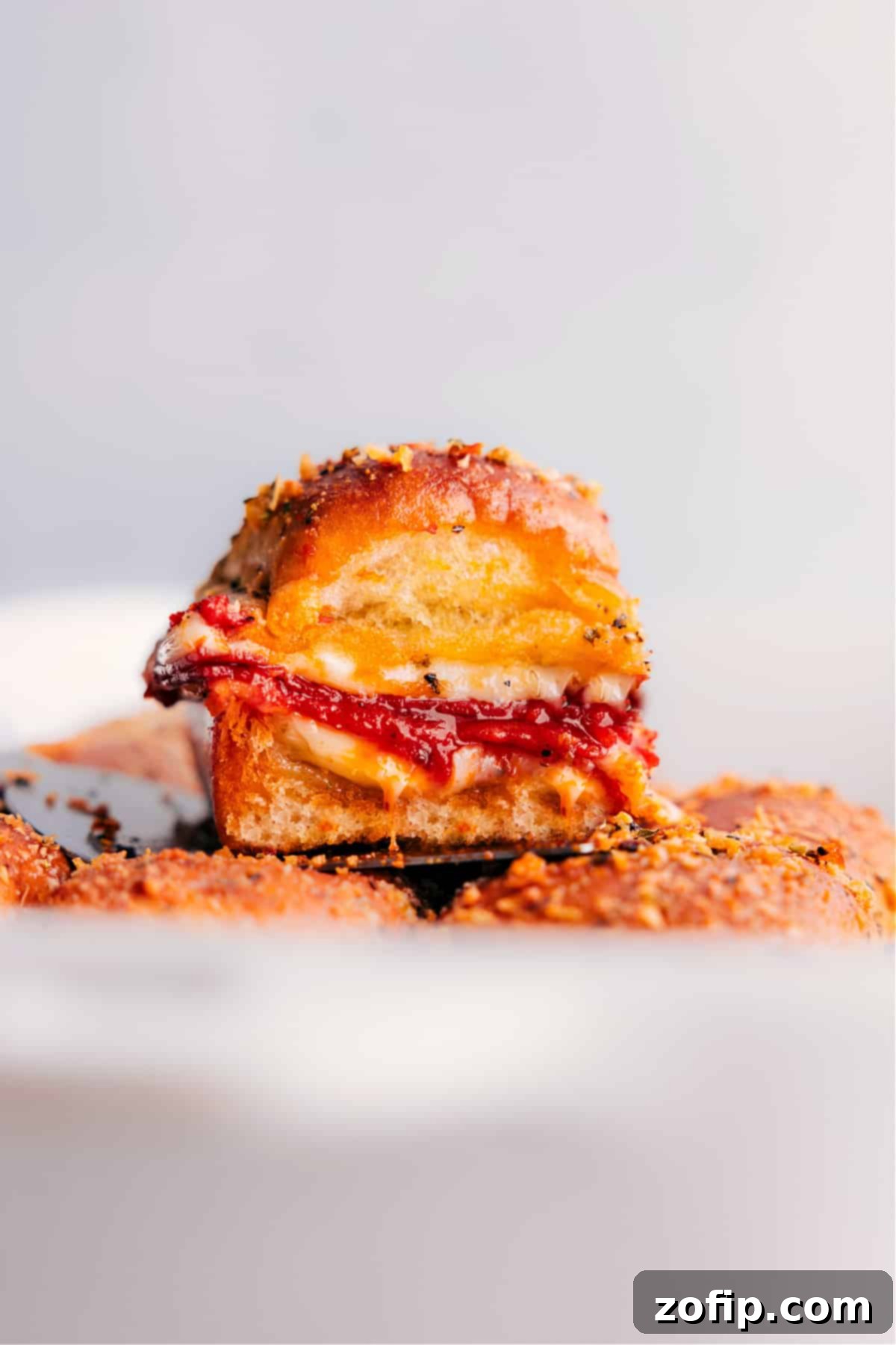 Cheesy Pull-Apart Pizza Sliders 1 featured 153689