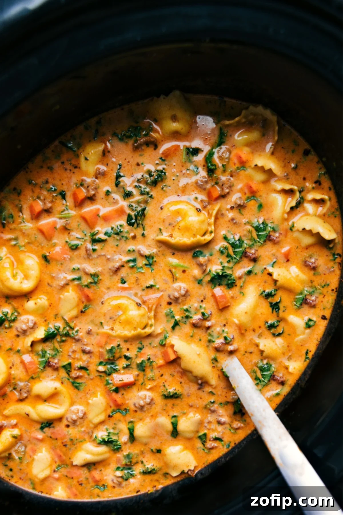 Easy Slow Cooker Tortellini Soup 1 featured 227573