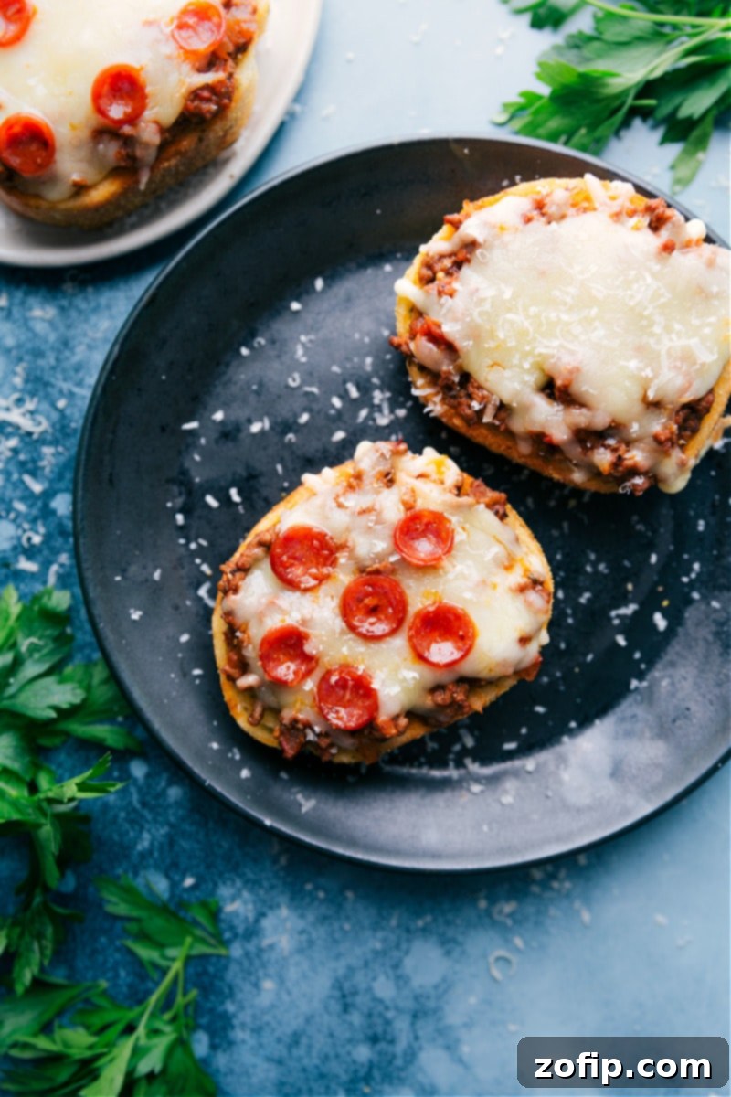 Quick & Easy Texas Toast Pizza: Garlic bread base, savory ground beef, melty mozzarella, and mini pepperoni for a perfect family dinner. #dinner #quick #easy #simple #best #pepperoni #meat #groundbeef #texas #toast #pizza Garlicky Texas Toast Pizza piled high with savory ground beef, melted mozzarella, and mini pepperoni, ready to be a family favorite.