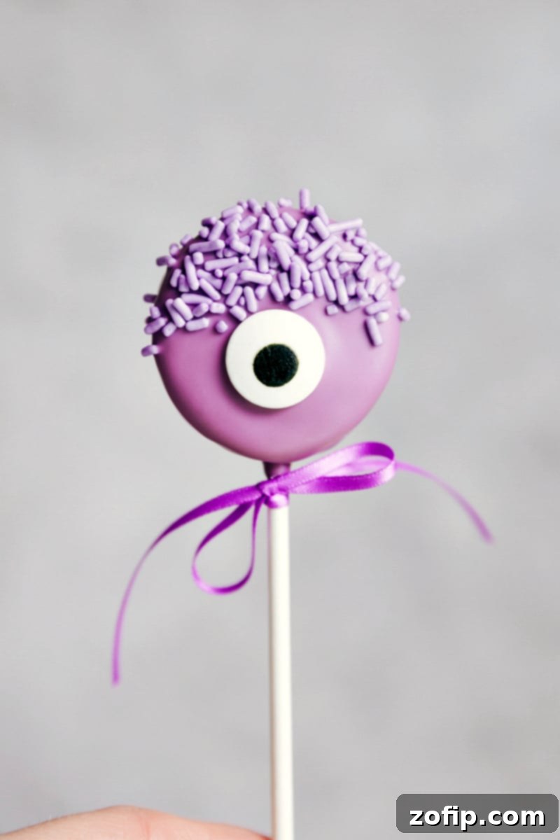 MONSTER OREO POPS! Simple Oreo Pops decorated for Halloween -- Spider Oreo Pops, Skeleton Oreo Pops, Frankenstein Oreo Pops, and Monster Oreo Pops are an ultimate festive treat. via chelseasmessyapron.com