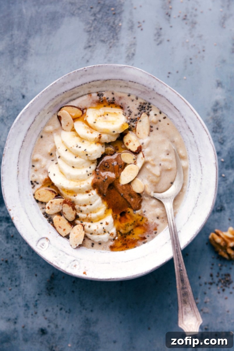 Peanut Butter and Banana Breakfast Bowl: A Nutritious and Delicious Start A vibrant bowl of peanut butter and banana breakfast, beautifully garnished with fresh banana slices, delicate sliced almonds, and a luscious drizzle of creamy peanut butter.
